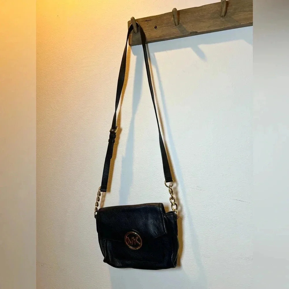 Michael Kors crossbody shoulder bag
Good used condition - Picture 2 of 4